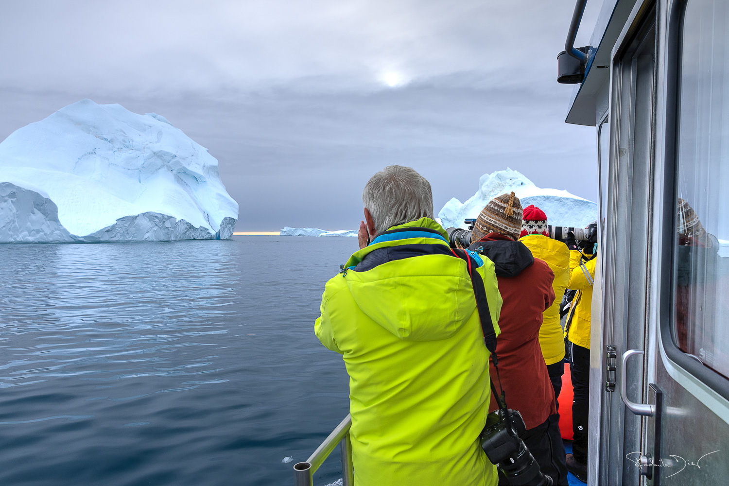 fotoreise Grönland, Fotografen am Boot in der Disko Bucht, Eisberge