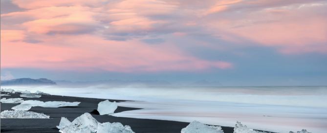 Diamond Beach im Abendlicht auf unserer Fotoreise durch Islands Ostfjorde und den Süden