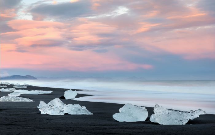 Diamond Beach im Abendlicht auf unserer Fotoreise durch Islands Ostfjorde und den Süden
