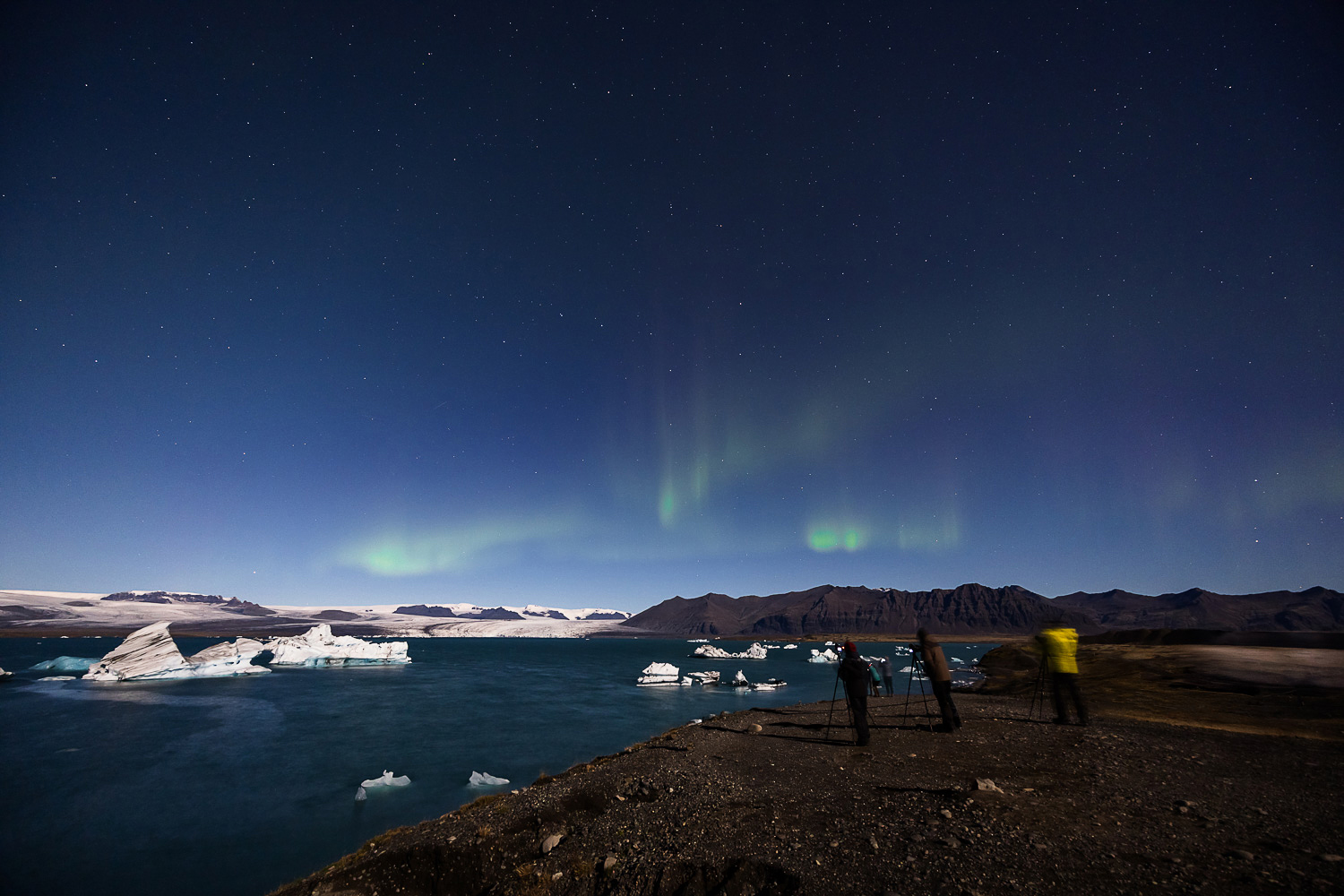Polarlichter über Jökulsárlón – Nordlichtfotografie an der Gletscherlagune In den Westfjorden gibt es unzählige Häfen. Hier kann man am Nachmittag sehen, was am Abend auf den Tisch kommt.